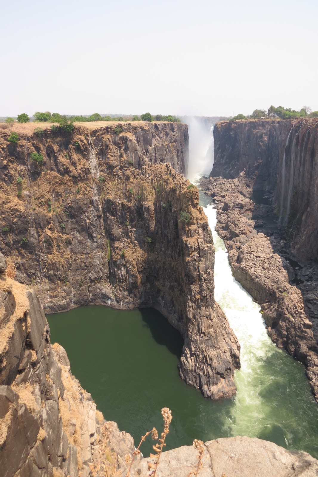 amazingly dried up on the eastern cataract due to the lack of